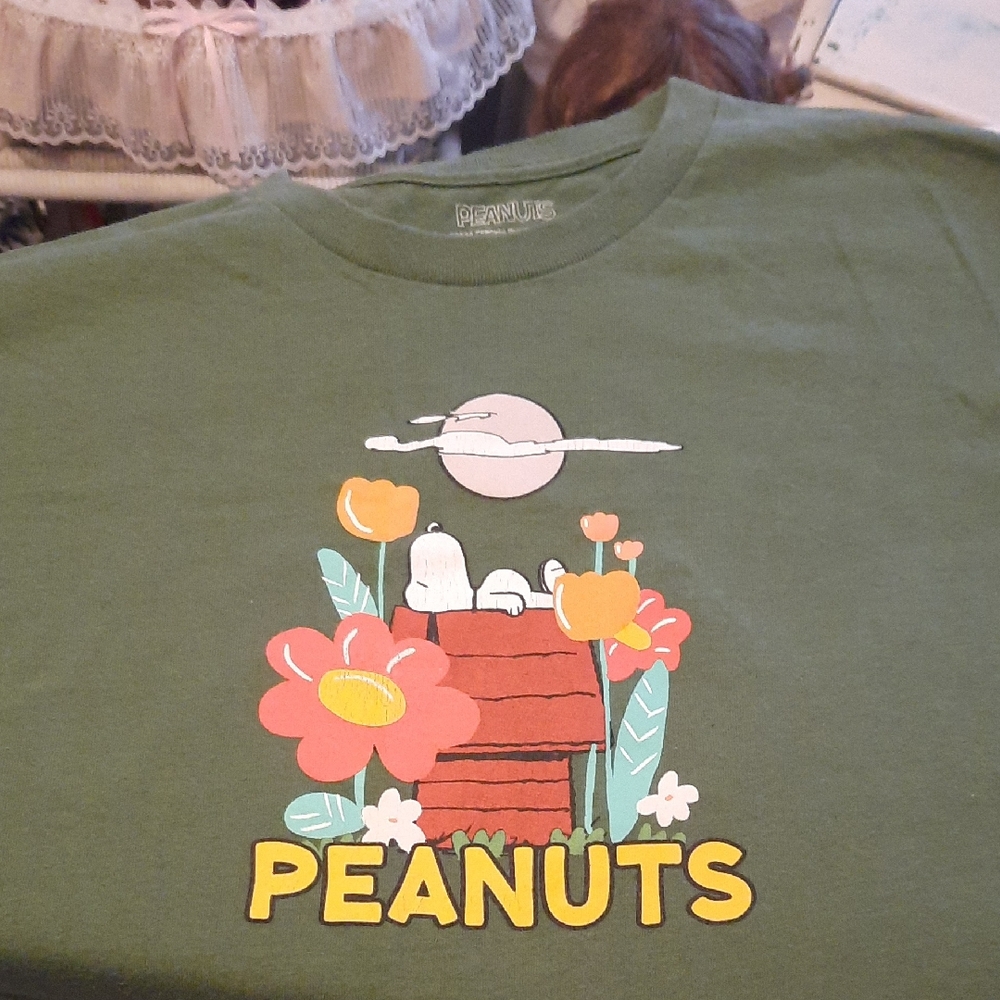 Peanuts Green T-Shirt with Snoopy and Floral Design